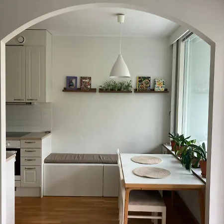 Tapiola Hill 2 Bedroom And 1 Living With Private Parking *